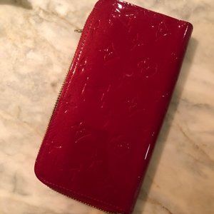 Louis Vuitton Zippy Vernis Wallet in Cherry
